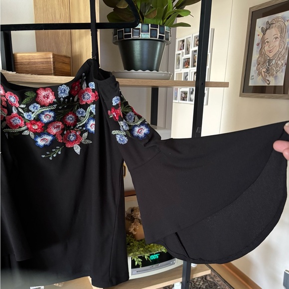 NEW INC International Concepts Floral Embroidered Black Off Shoulder Top LG - Picture 5 of 9